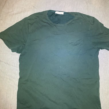 T-shirt vert avec poche poitrine