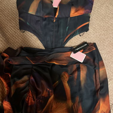 Completo top stile bustier e gonna