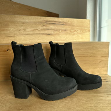 Black Chelsea Boots with Heel
