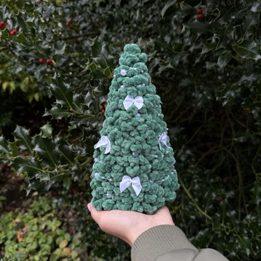Grande albero di Natale all'uncinetto