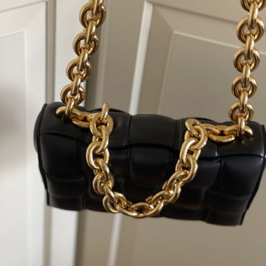 Bottega Veneta Small Chain Cassette black/gold