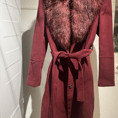 Bordeaux coat extravagant fake fur