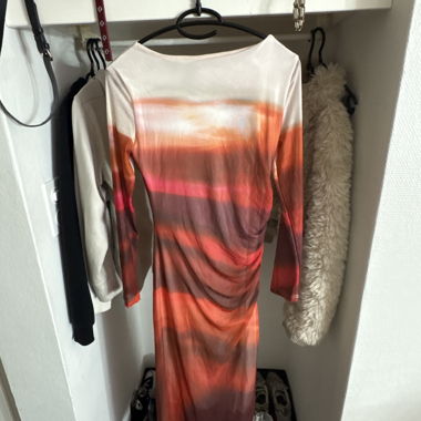 Robe longue à manches avec imprimé
