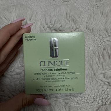 Poudre compacte Clinique Redness Solutions
