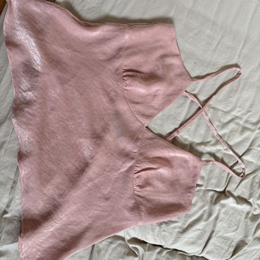 Haut en satin rose