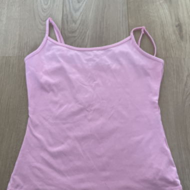 Top rosa con spalline