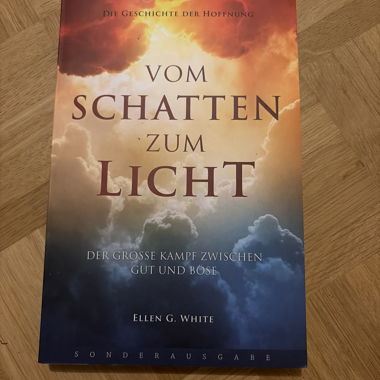 Buch „Vom Schatten zum Licht“