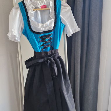 Dirndl con camicetta