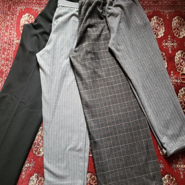 Quatuor incontournable. 4 pantalon, taille 42.