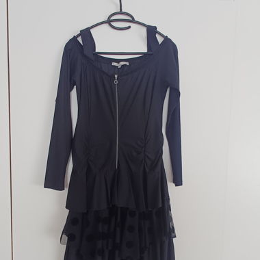 Abito nero a pois in tulle