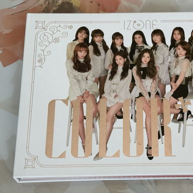 K-POP - IZ*ONE Album 'COLOR*IZ' ohne PCs