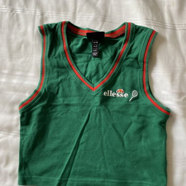 Grünes Top
