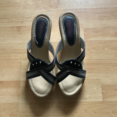 Sandalen mit Keilabsatz