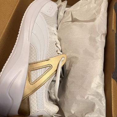Weiße Puma-Schuhe