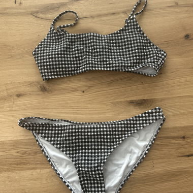 Kariertes Bikini-Set