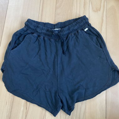 schwarze shorts