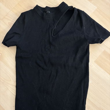 Top mit Cutout von Bershka S