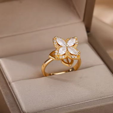 Trebol Crystal Ring