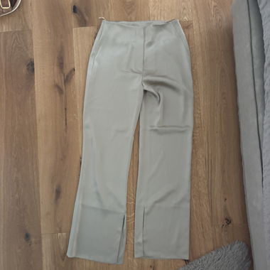 Grüne Satin-Hosen