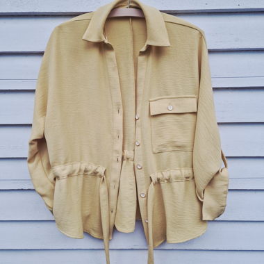 Chemisier beige avec cordon noué Zara