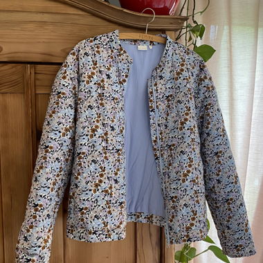 Veste à motifs floraux