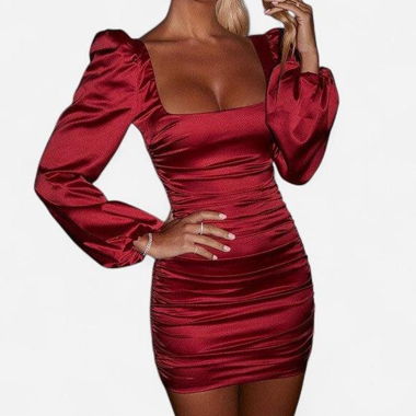 Rotes Satinkleid