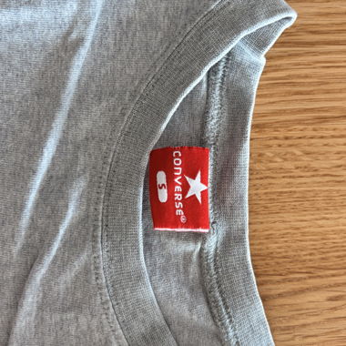 T-shirt Converse grigio «Playground Legend»