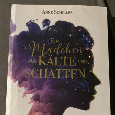 Ein Mädchen aus Kälte und Schatten. Anne Schiller
