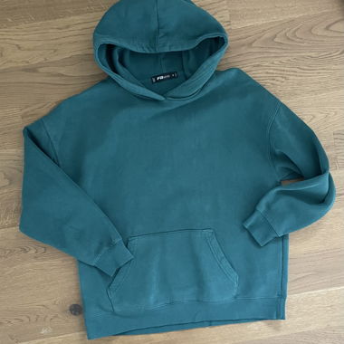 Felpa verde con cappuccio