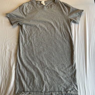 Grau langes T-Shirt
