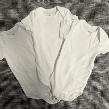 3 bodys blancs manches courtes pour bébé