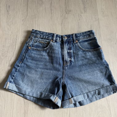 Pantaloncini in denim Stradivarius