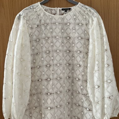 NEU, NIE GETRAGEN Massimo Dutti weisse Spitzenbluse