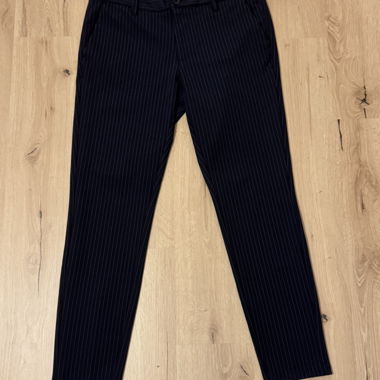 Pantaloni a righe sottili