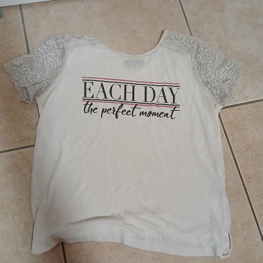 T-shirt bianca con scritta