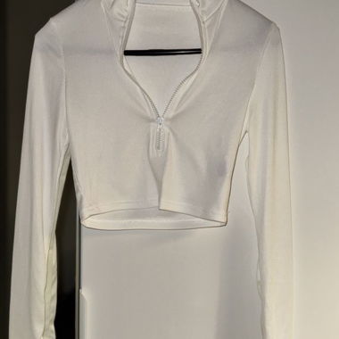 Weisses Crop-Top mit Reissverschluss