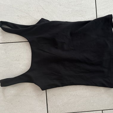 Schwarzes Sporttop