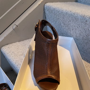 Absatzschuhe mit geflochtenem Muster