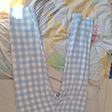 Pantalon à carreaux blanc et bleu clair 