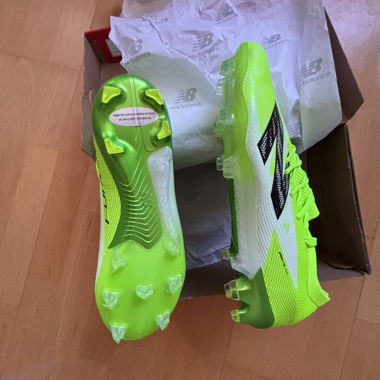 New Balance Elite Furron V8