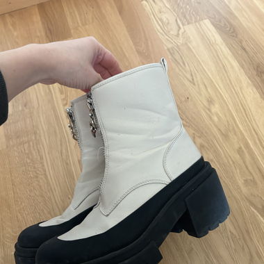 Heeled winter boots
