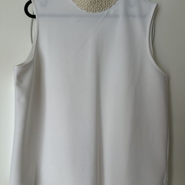 Top con colletto di perle bianco