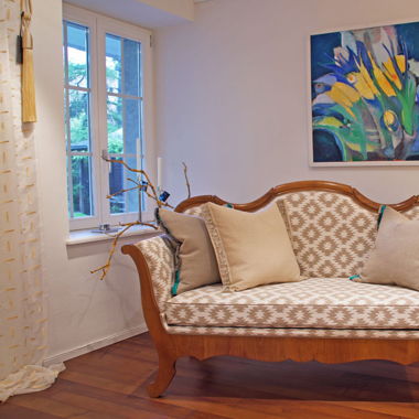 2-er Hirschsofa antik mit losem Sitzkissen 