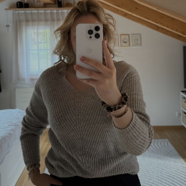 Strickpullover mit V-Ausschnitt - grau