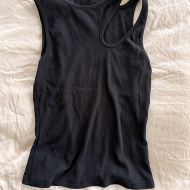 Top nero elasticizzato asimmetrico