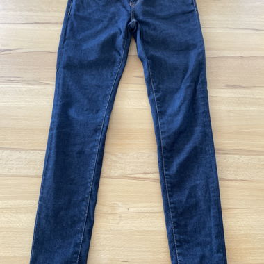 Jeans in denim blu, di Zara 