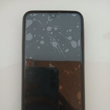 Samsung Galaxy A20e, écran fissuré