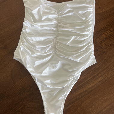 Maillot de bain blanc une pièce drappé 