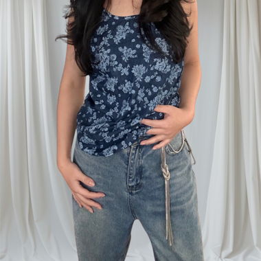 Top di denim floreale