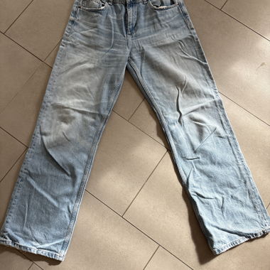 Blaue Jeanshose